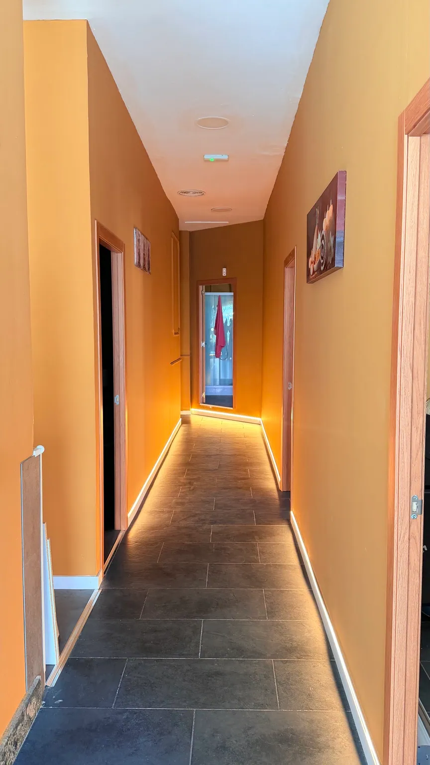 Pasillo interior de Clínica Vyana Valdelagrana